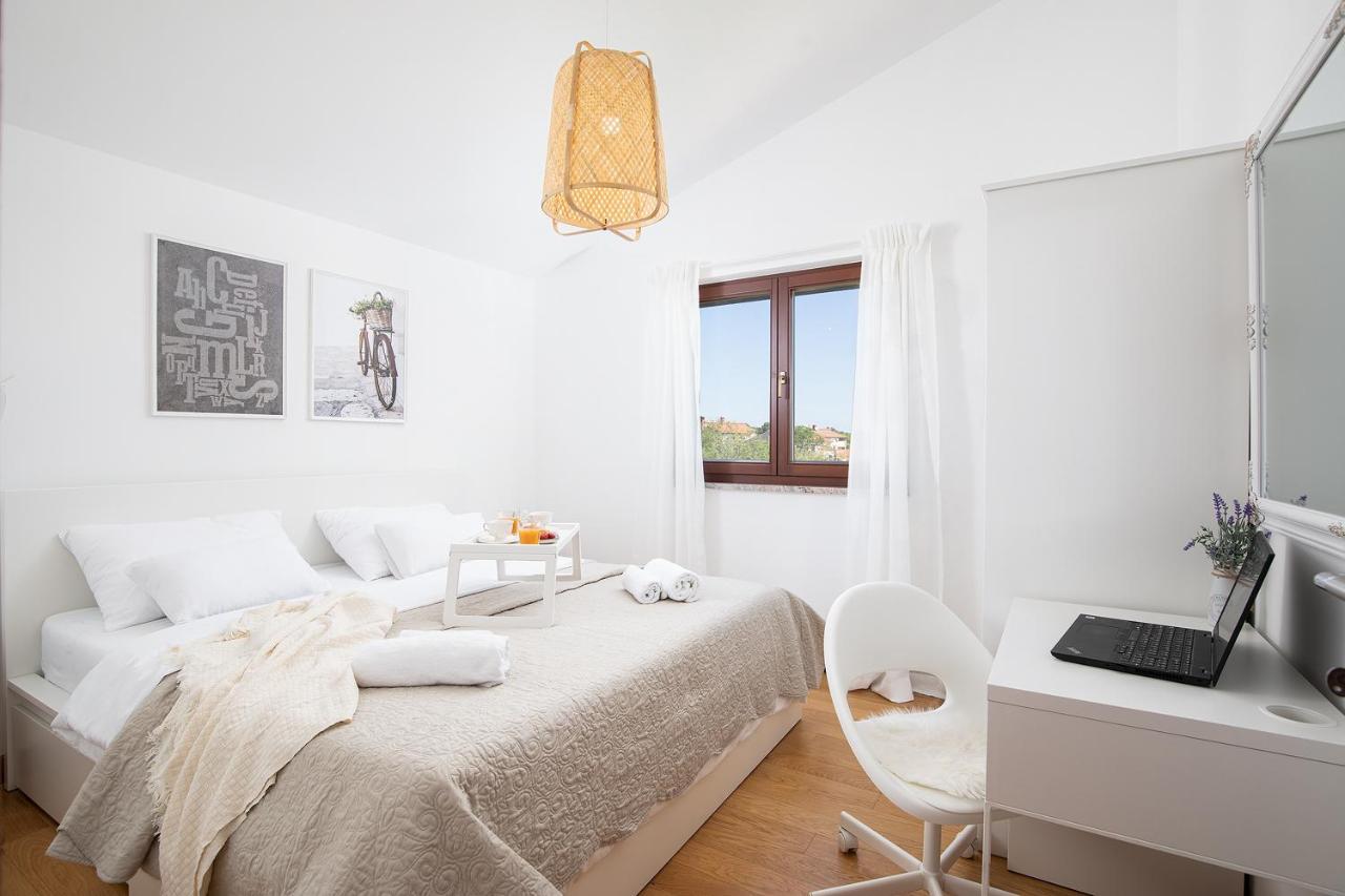 Cesare Apartment, With Swimming Pool And Sea View ลิทซ์ยัน ภายนอก รูปภาพ